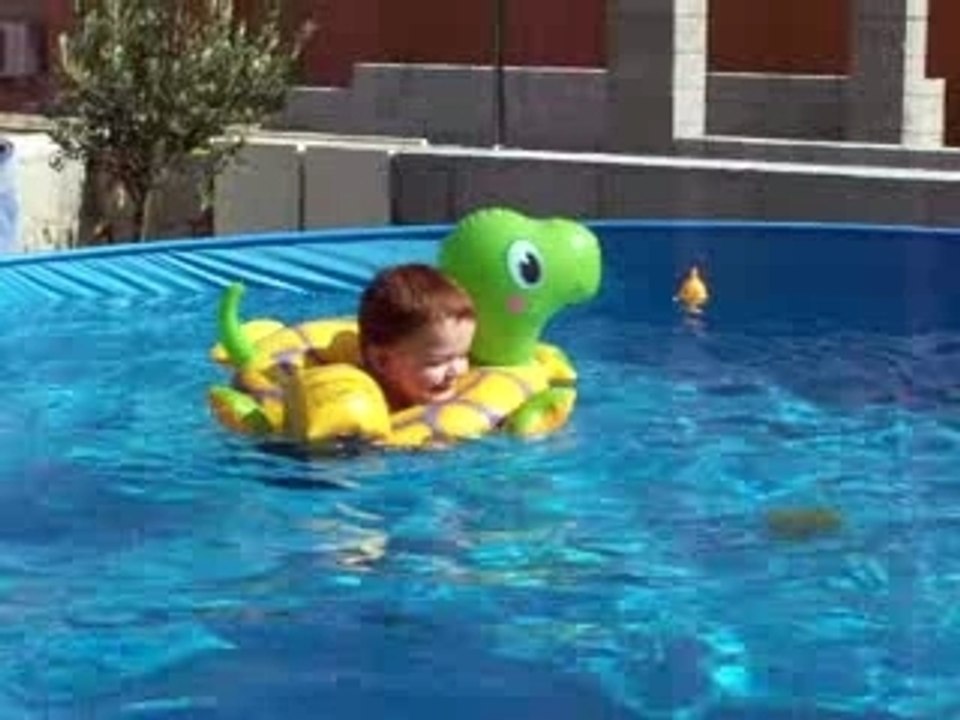kilian à la piscine