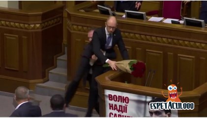 Big fight in Ukraine parliament after opposition MP goes for PM Yatsenyuk’s crotch