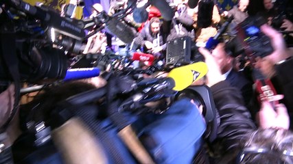 Régionales 2015 : la nuée de journalistes autour de Marine Le Pen