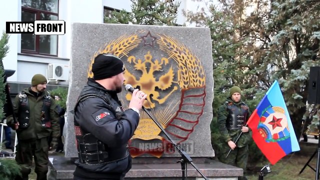 Новый символ евразийской России установили у Дома правительства ЛНР в Луганске