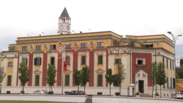 Rishikohet buxheti 2015, 2.5 mld lekë i kalojnë bashkive të reja - Ora News-Lajmi i fundit