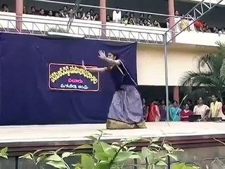 COLLEGE GIRL DANCE.. WOW.. THIS IS INDIAN DANCE.. MUST SEE - Funny Videos - VideofyMe.mp4