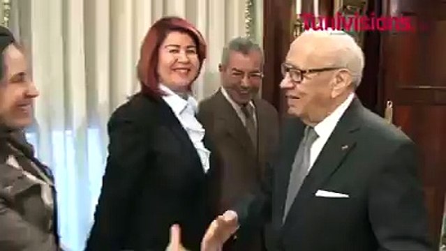 شاهد الفيديو: الباجي قائد السبسي لالفة يوسف -هات بوسة