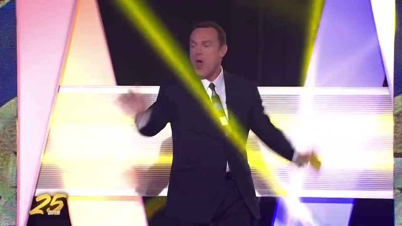 Julien Lepers fête les 25 ans de Questions pour un Champion en 2014