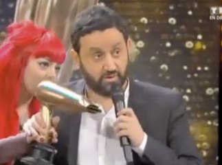 Exclu vidéo : Cyril Hanouna : Il s’improvise coiffeur et relooke Arthur !