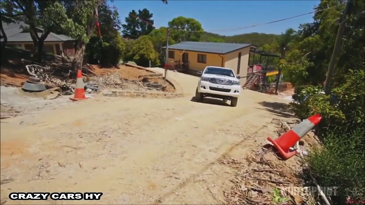 2014 Toyota HiLux Vs. 2015 Volkswagen Amarok