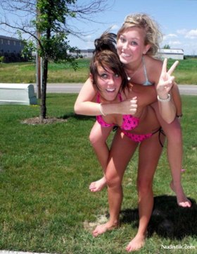 Пьяные девки, кураж, драки.