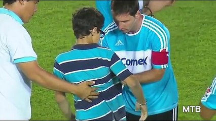 Lionel Messi & Pitch Invaders ● Respect!