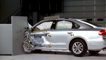 2016 Volkswagen Passat small overlap IIHS crash test