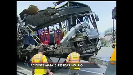 Acidente de ônibus deixa cinco mortos no Rio de Janeiro