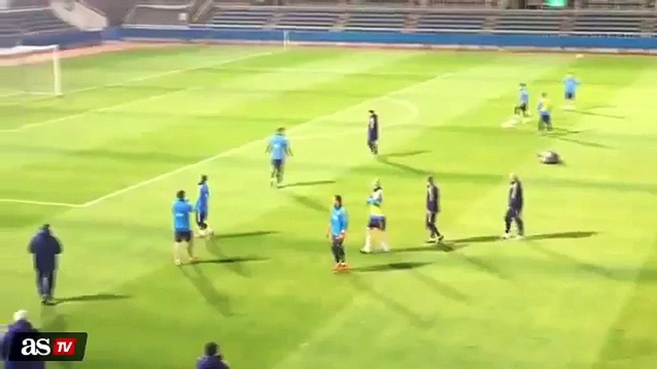Leo Messi scored a ridiculous goal in Barcelonas 1st training session in Japan