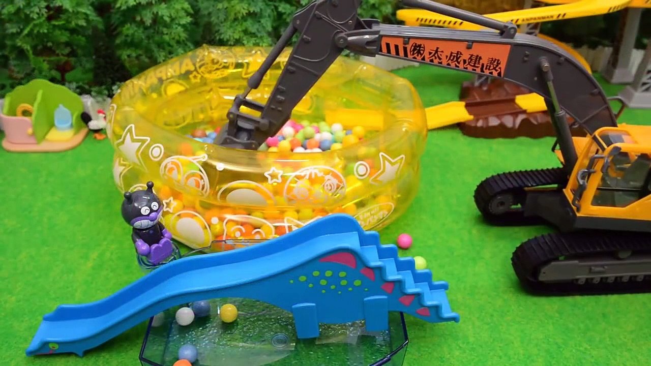 ショベルカーのラジコンとアンパンマンおもちゃ 2015