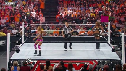Raw- Eve vs. Alicia Fox(C) - Divas Championship Match