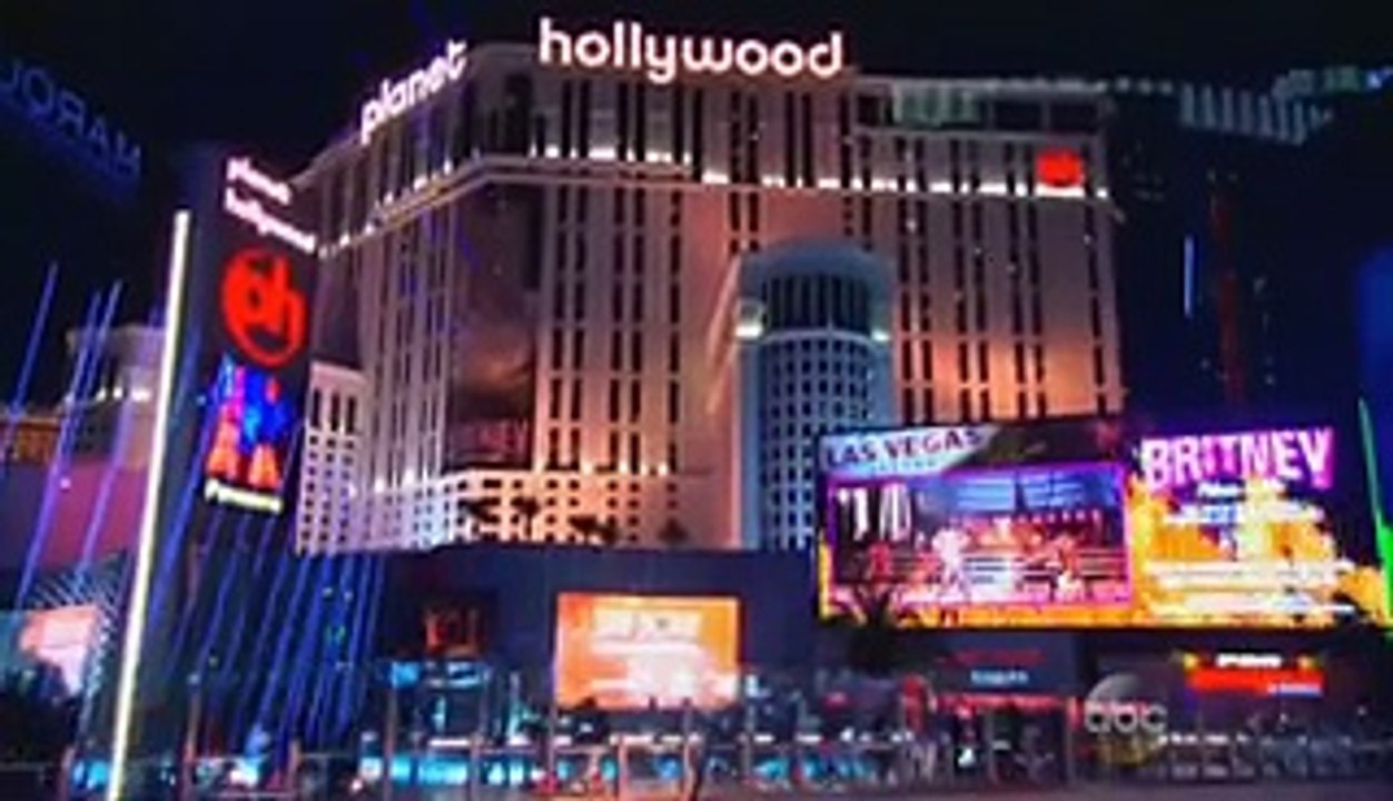 Britney Spears & Iggy Azalea Perform Pretty Girls @ 2015 Billboard Music Awards