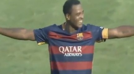 Le but de fou de Patrick Kluivert - Barcelona Legends vs Uganda All Stars