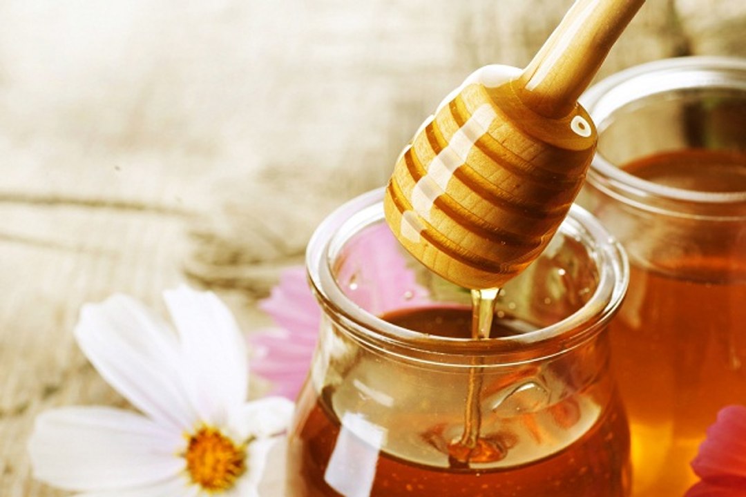 طرق مختلفة لاستخدام العسل كمستحضر جمالي في روتينك اليومي