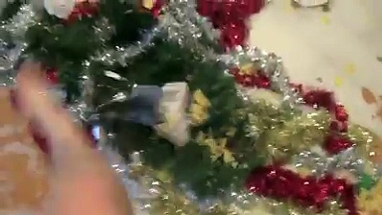 how to decorate a Christmes Tree