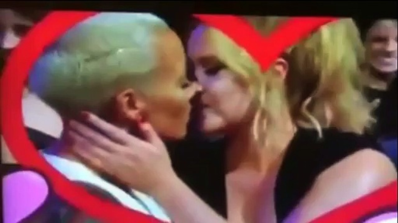 Amber Rose Kisses Amy Schumer in Award show