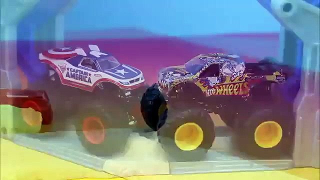 Hot Wheels Double Destruction Monster Jam Playset with The Tormentor & Frightning McMean Crash!