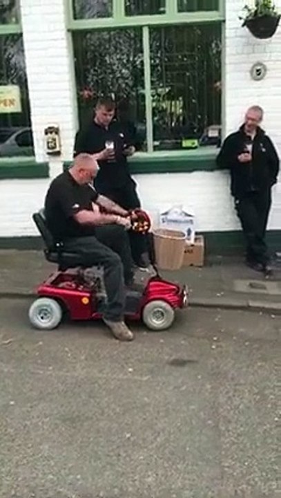 Un fauteuil roulant électrique très puissant!