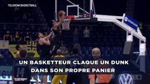 Un basketteur claque un dunk dans son propre panier