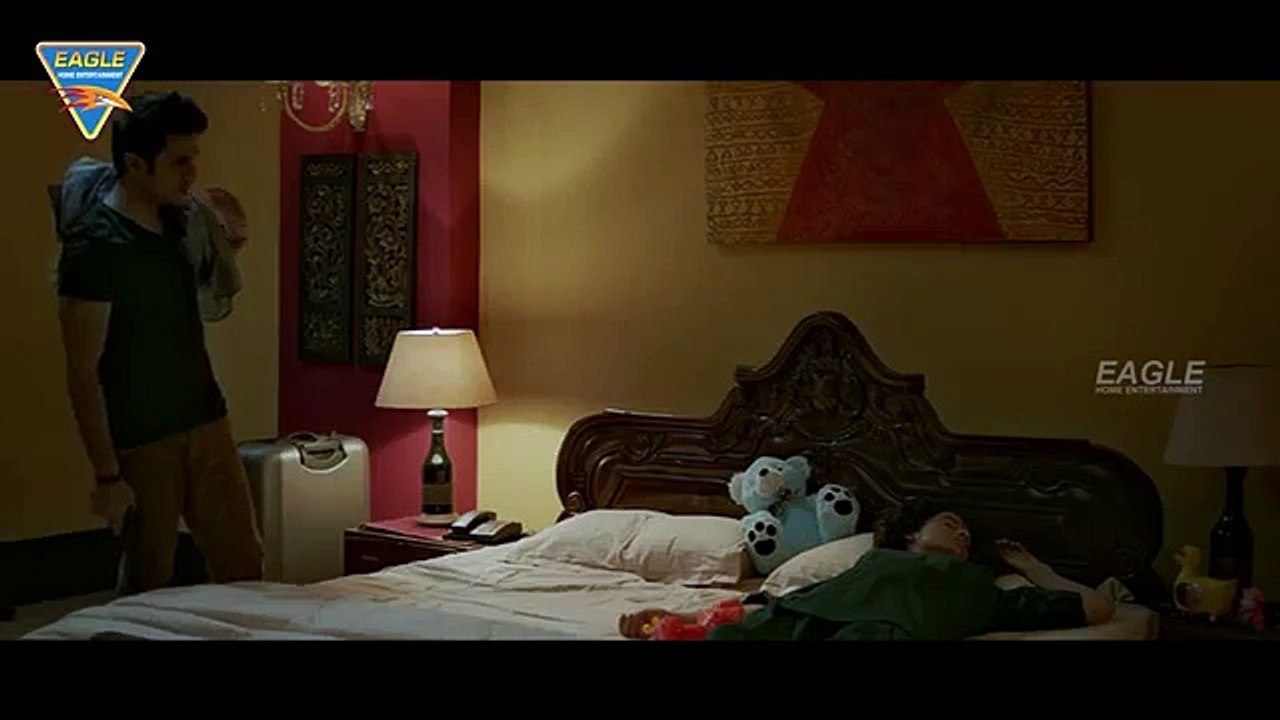 Revolver Rani Movie || Villains Attack on Kangana Ranaut || Kangana Ranaut, Vir Das