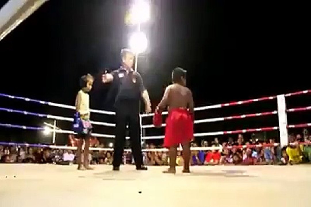 مسكين سخفني مقتلة ضحك بدموع