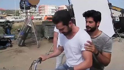 Bir Mobilet Düşün ki, Burak Özçivit ve Murat Boz'u Aynı Anda Taşısın