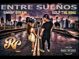 Pareja de Jóvenes Cubanos dedican canción a los Emigrantes