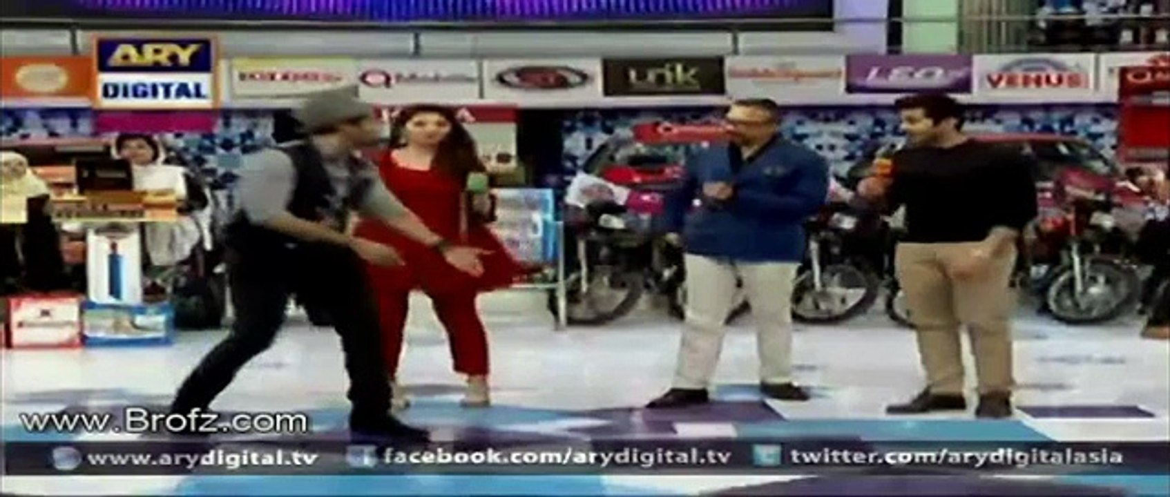 Watch Fahad Mustafa, Mahira Khan, Sheheryar Dancing Shakar Wandaan