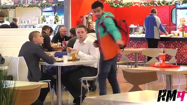 А ты помог бы голодному ребенку?