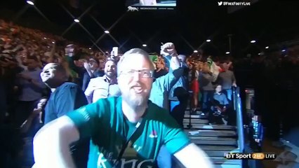 Conor McGregor démolit José Aldo et devient Champion de l'UFC