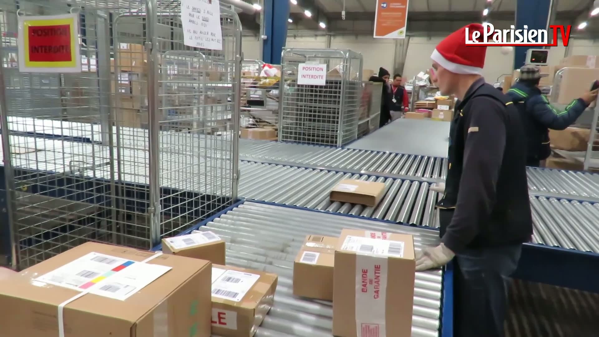Des centaines de milliers de cadeaux de Noël passent entre leurs mains -  Vidéo Dailymotion