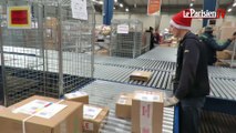 Des centaines de milliers de cadeaux de Noël passent entre leurs mains
