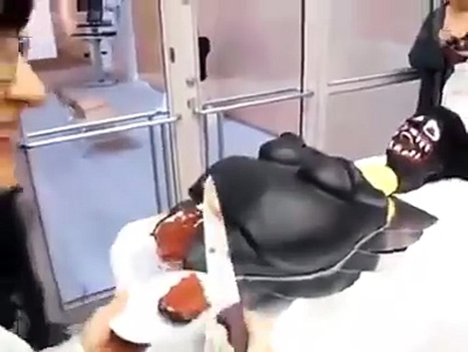 what a horrible cake  opss