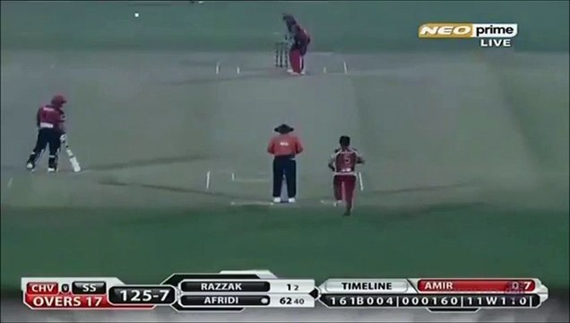 Shahid Afridi Clean Bowled By Mohammad Aamir After 62 Runs In BPL 2015.