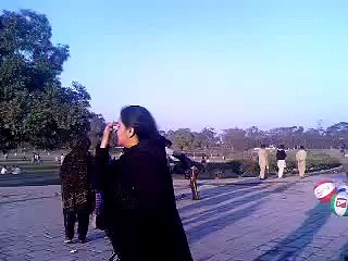 CHOTA BHAI NA APNI BEHEN KI DATE PAKARLI  PAROSI KA SATH