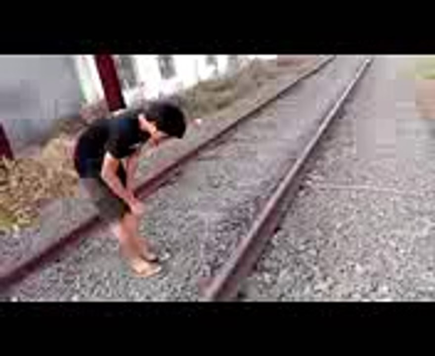 Train Goes Over The Guy Suicide Attempt - Whatsapp Must Watch