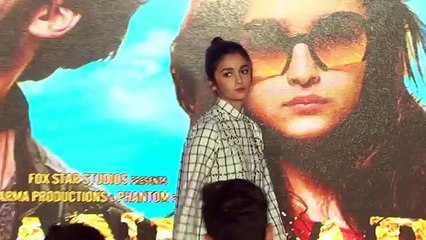 Alia Bhatt Suffers Burns On Face At An Award Show; Reacts