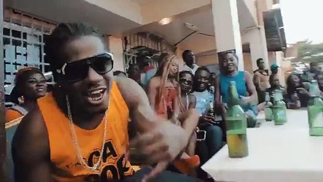 MAAHLOX LE VIBEUR ''ça sort comme ça sort clip officiel by NAPSTER KALLASH