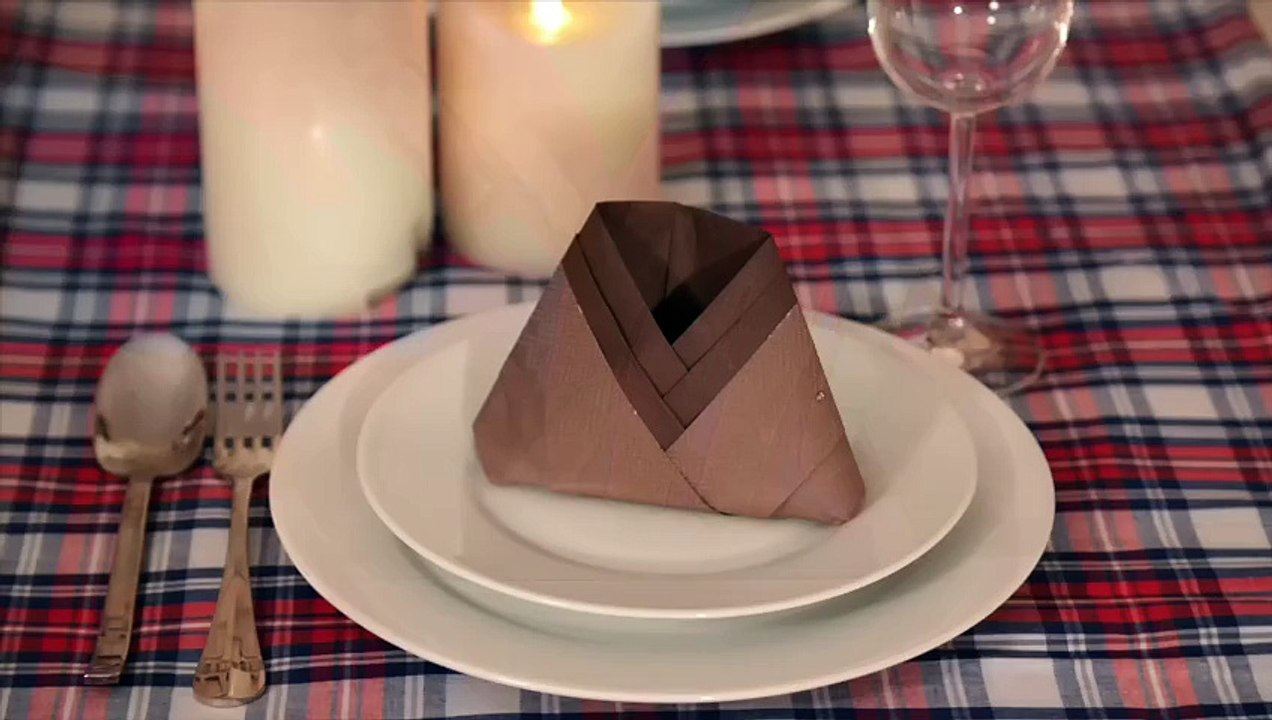 DIY : 5 pliages de serviettes spécial noël : sapin, étoile, flocon, bottes de lutin, pomme de pin