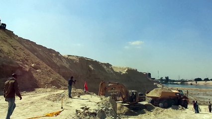الحفر فى قناة الاتصال بقناة السويس الجديدة اكتوبر2014