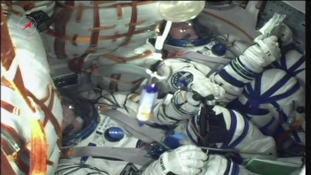 Une fusée Soyouz lancée avec trois spationautes