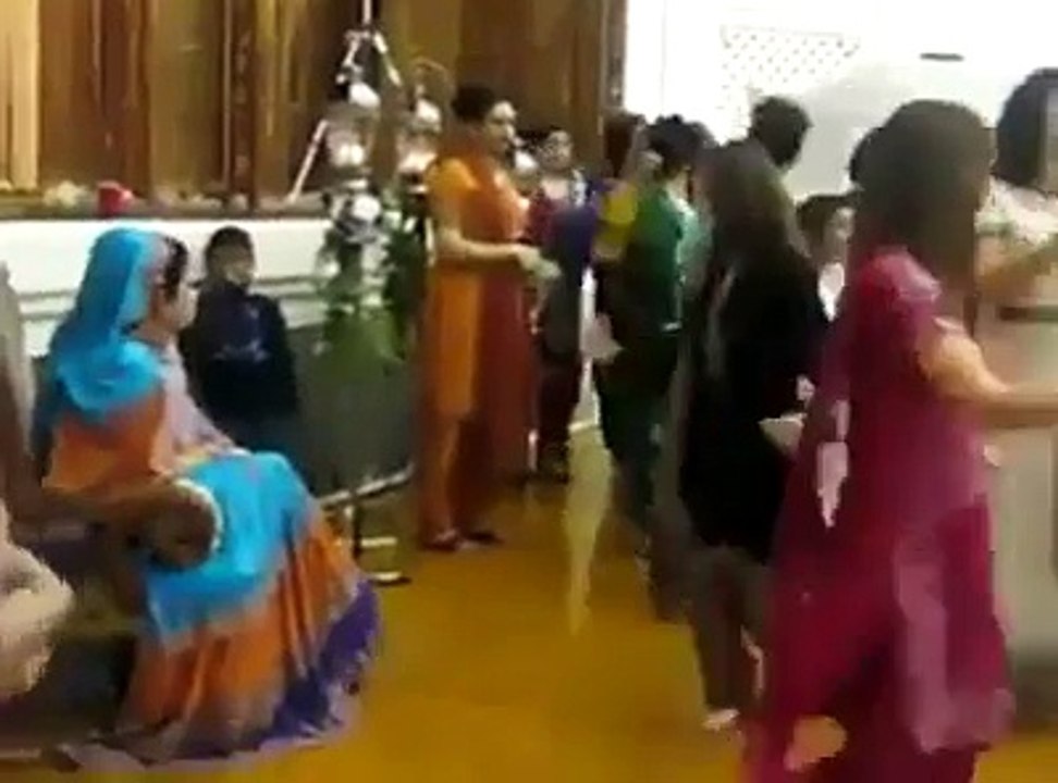 Pathan Girls Wedding Dance In Hall With Bibi Sheereni