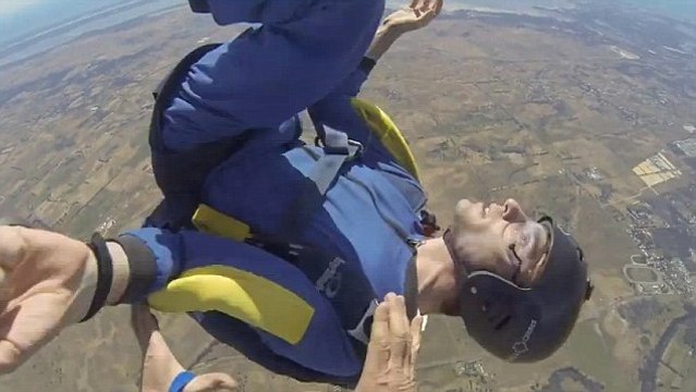 Я В ШОКЕ !!! СМОТРЕТЬ ДО КОНЦА!!! ПОТЕРЯЛ СОЗНАНИЕ В ВОЗДУХЕ ПРЫГАЯ С ПАРАШЮТА !!! ИНСТРУКТОР НЕ РАСТЕРЯЛСЯ