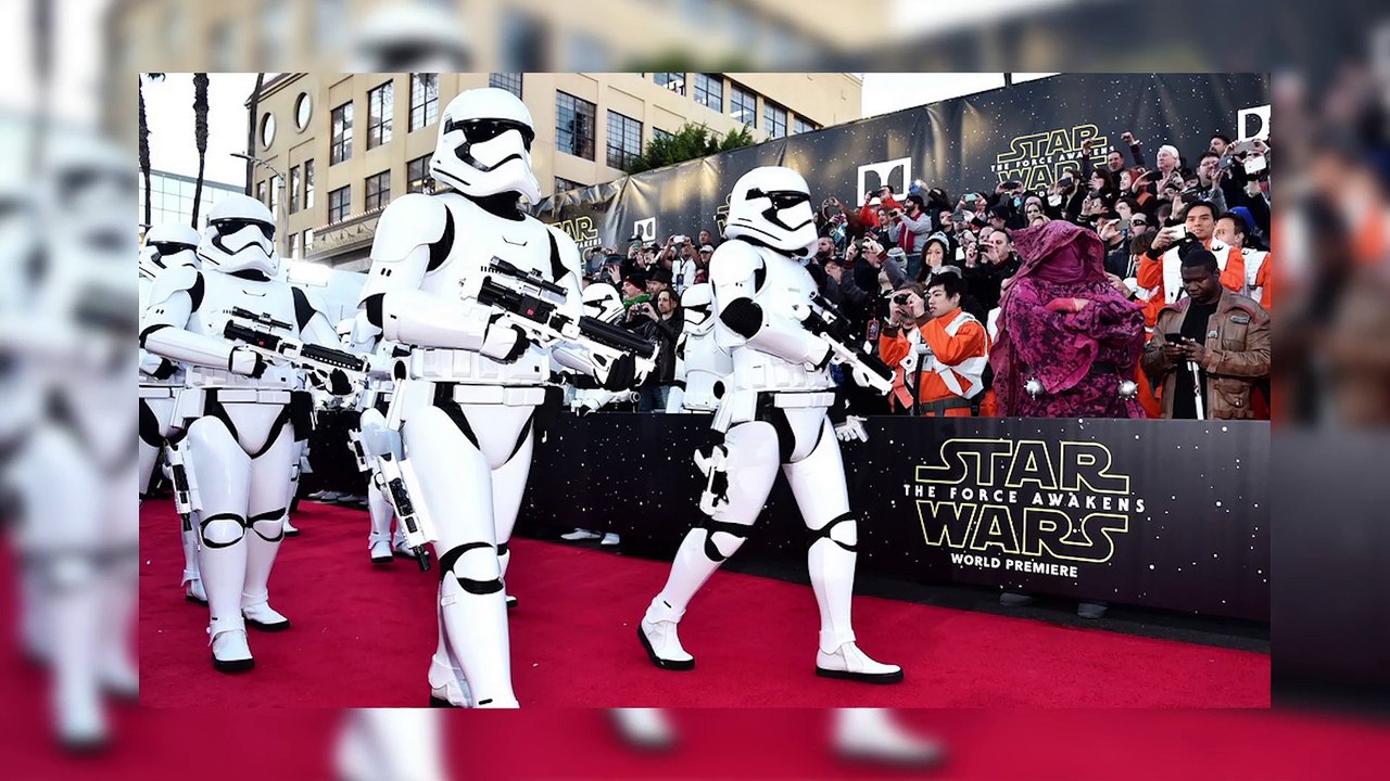Star Wars: Force Awakens Premiere MADNESS | What's Trending Now