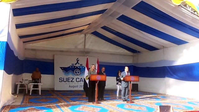 وزيرة البيئة الهولندية والفريق مميش فى مؤتمر صحفى عقب زيارة قناة السويس الجديدة نوفمبر2014