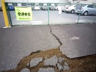 Japan Quake - Incredible liquefaction taking place, ground shifting