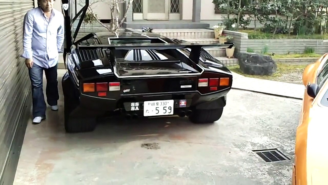 黒いカウンタック！エンジン始動