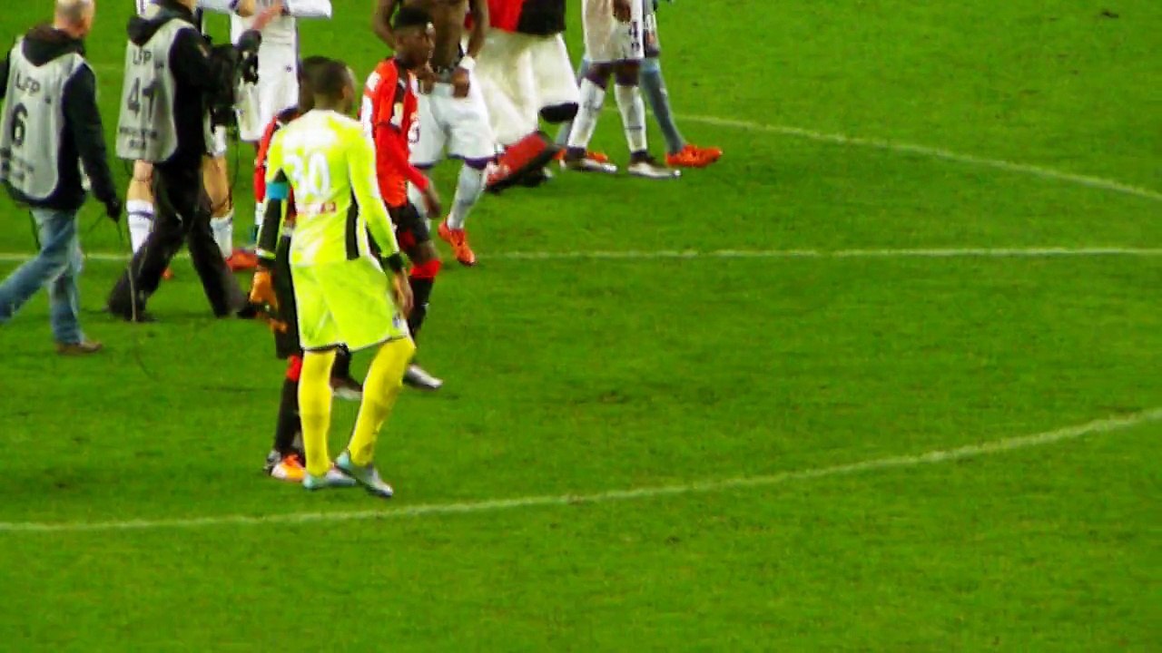 15/12/15 : SRFC-TFC : les joueurs saluent le kop